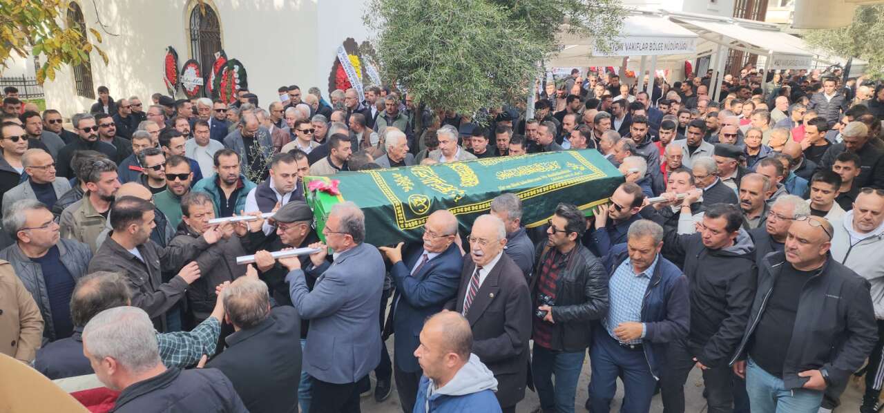 Muğla’da Siyaseti Buluşturan Cenaze... CHP Muğla İl Başkanı Nail Kızıl’ın Babası Dualarla Son Yolculuğuna Uğurlandı 8